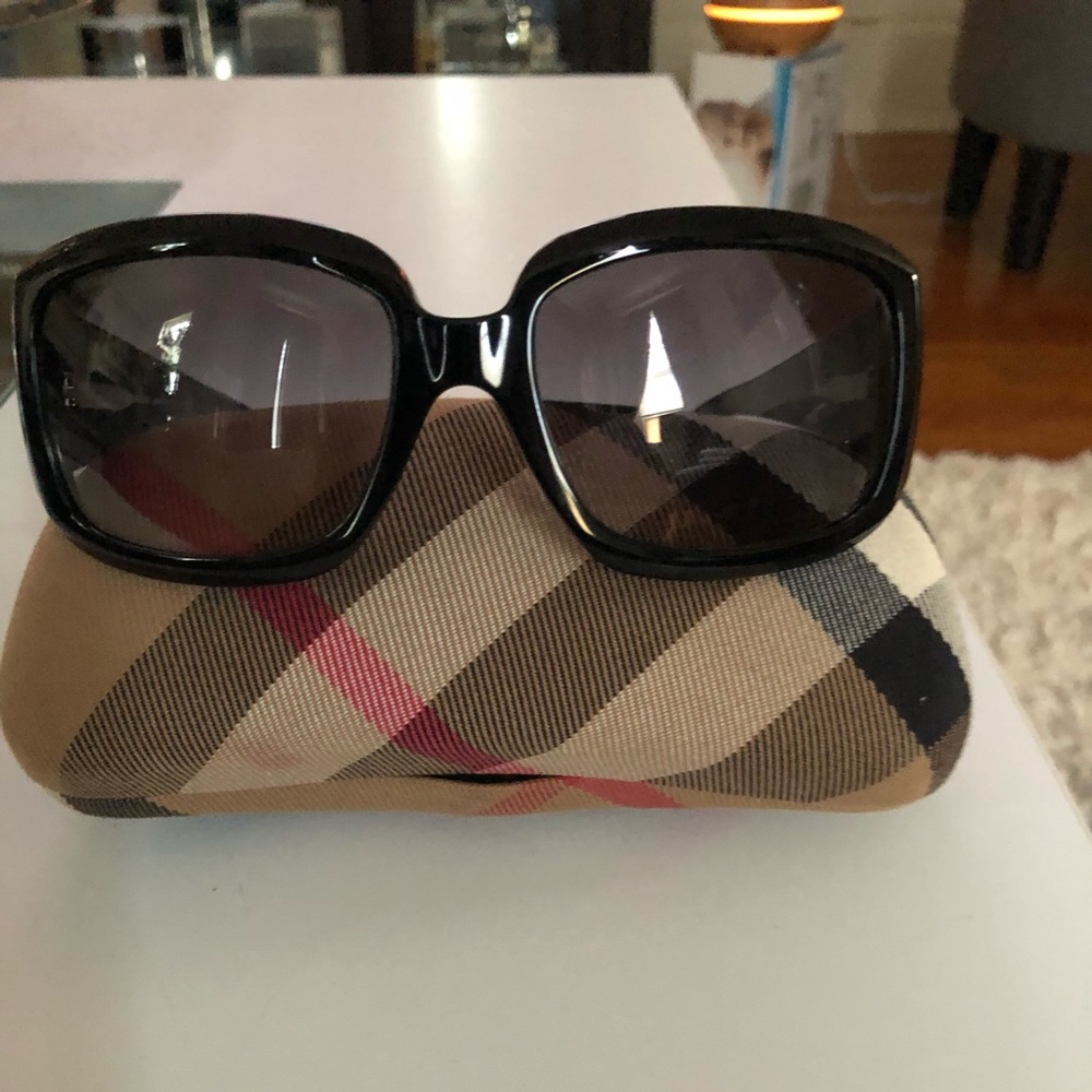 Burberry Jackie-O Oversized Sunglasses